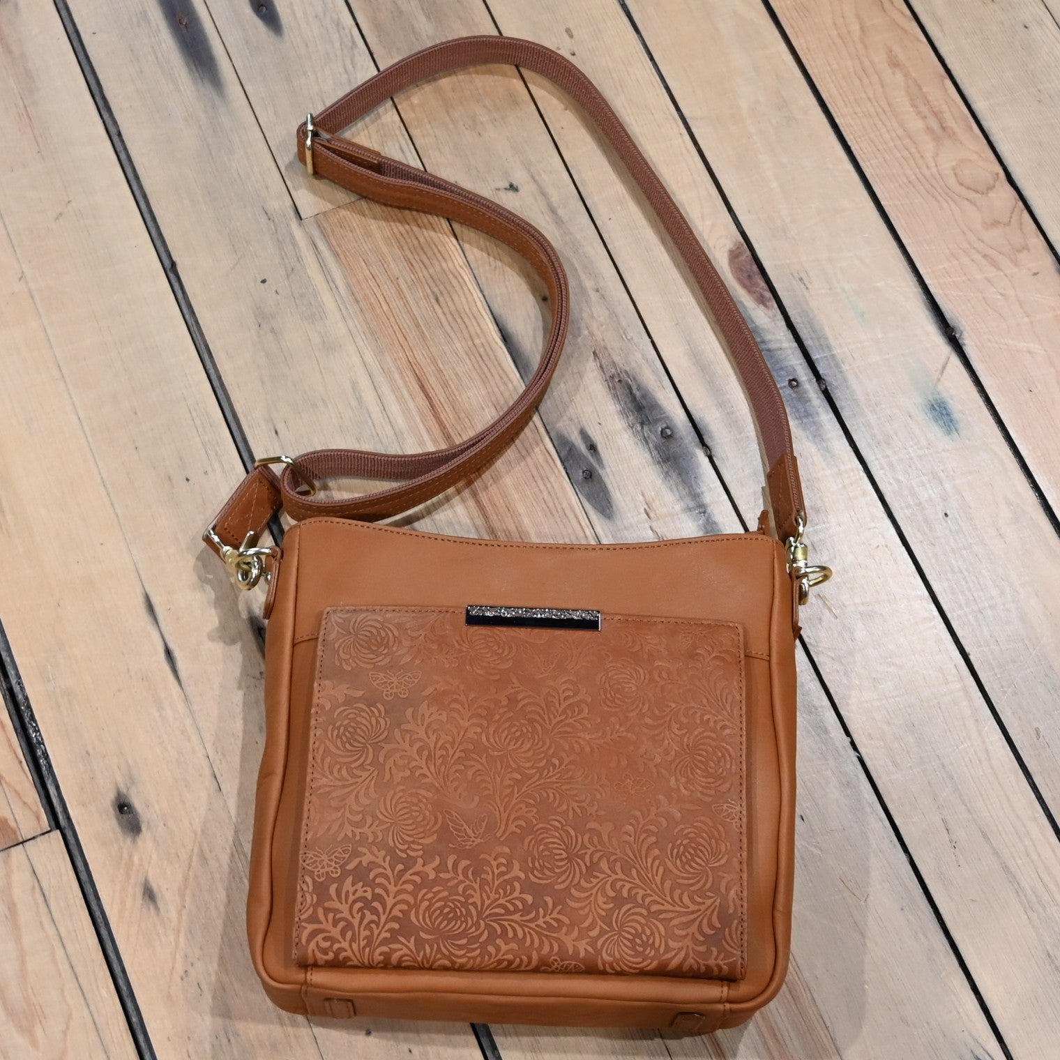 Gun Toten Mamas tan brushed cowhide cross-body conceal carry bag