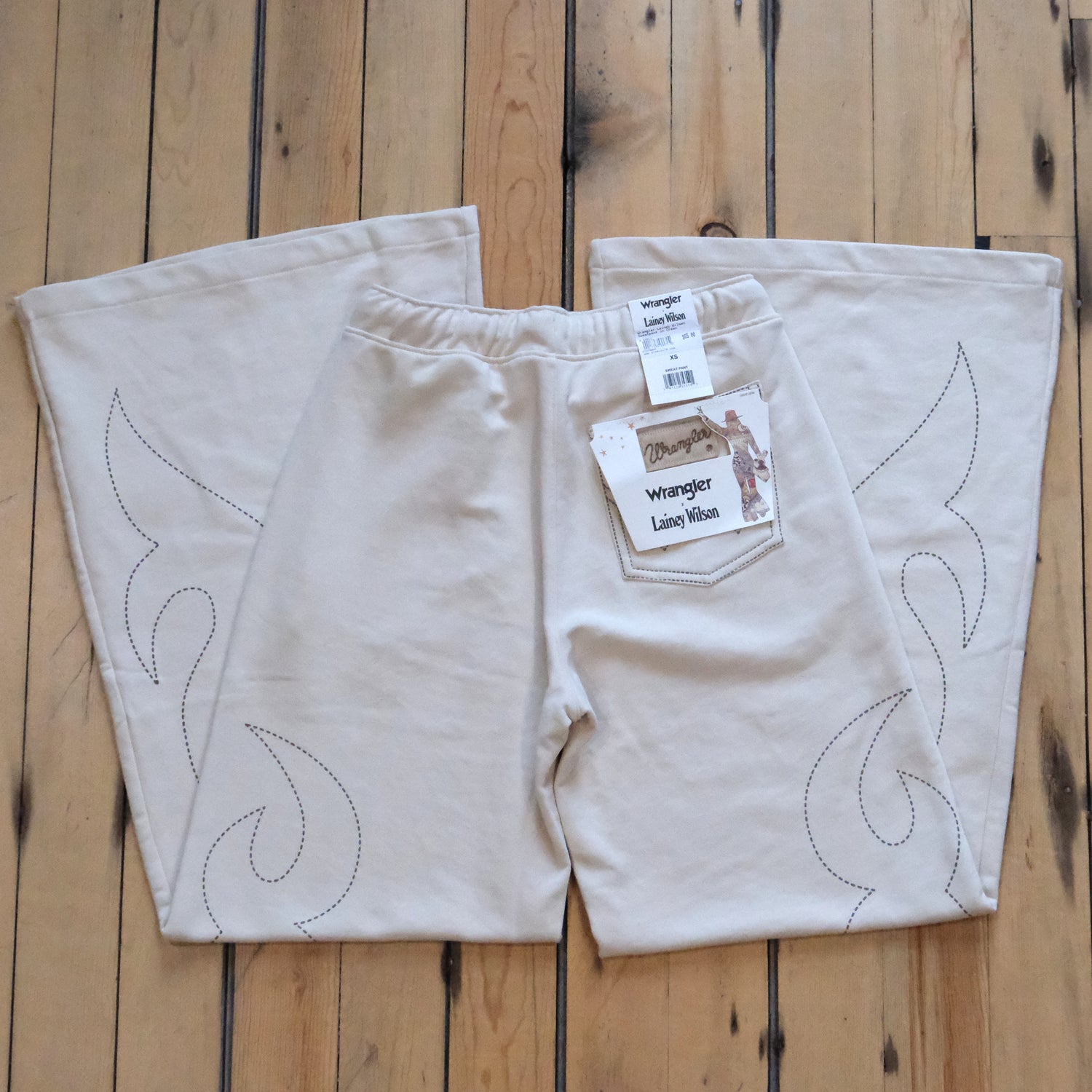 Wrangler X Lainey Wilson Ladies Cowboy Sweatpants Cream