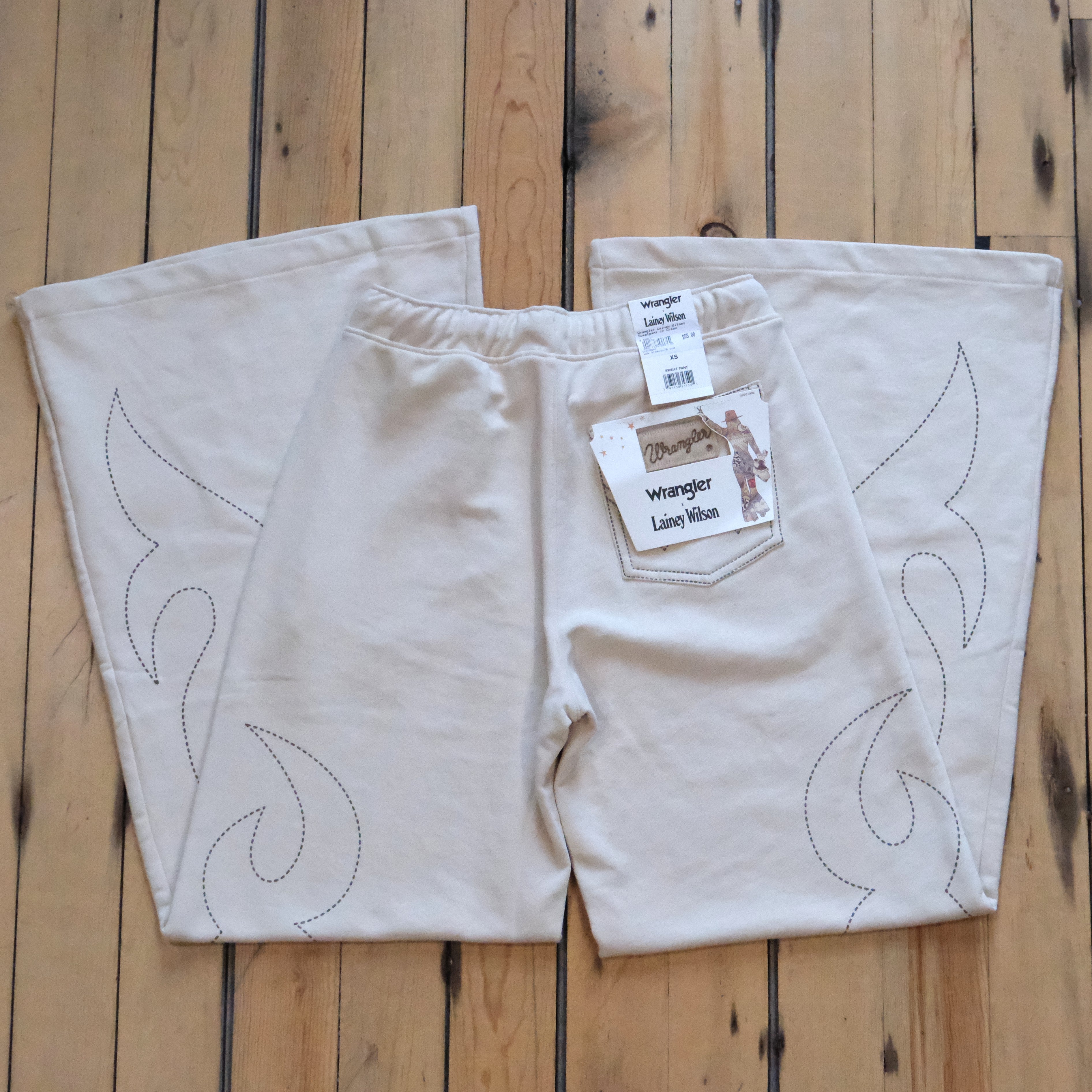 Wrangler X Lainey Wilson Ladies Cowboy Sweatpants Cream