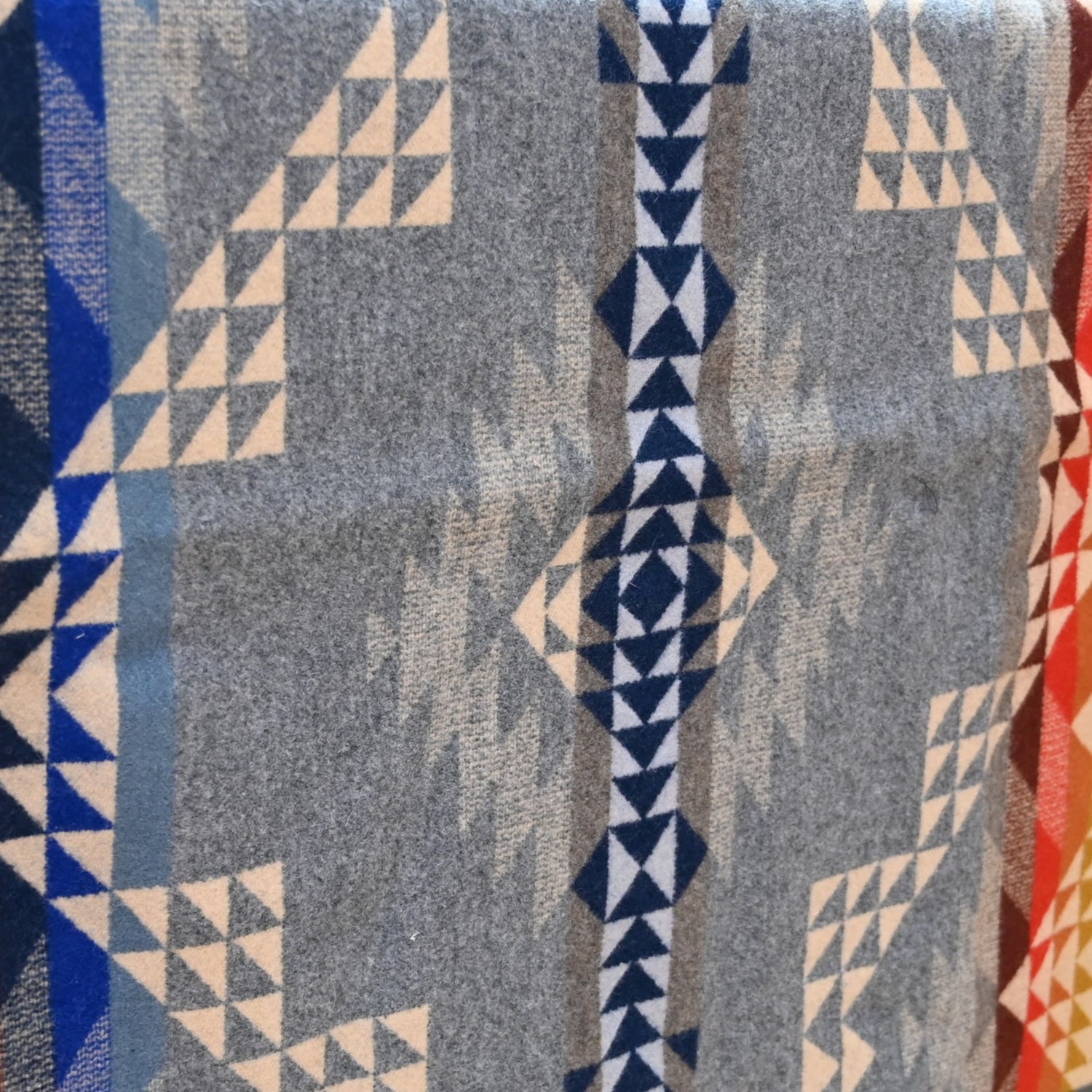 Pendleton – Wyeth Trail Queen Blanket in Smith Rock