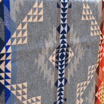 Pendleton – Wyeth Trail Queen Blanket in Smith Rock