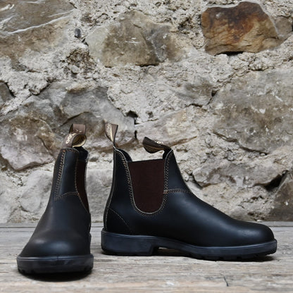Blundstone Slip On Chelsea boot in stout brown leather with elastic side panels and pull tabs