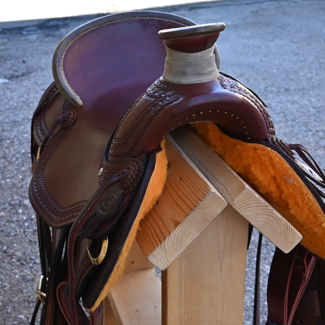 View of Billy Cook 15½&quot; Arbuckle Wade Saddle with waffle border tooling and 7/8 in-skirt rigging