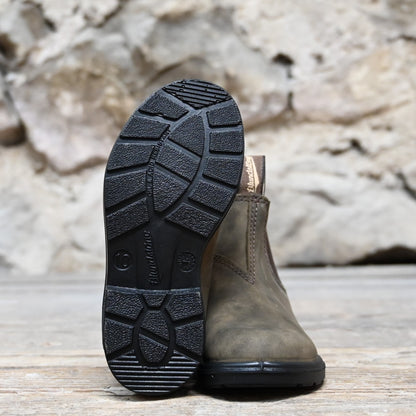 Youth Blundstone Slip On Chelsea boot in rustic brown leather with elastic sides and pull tabs