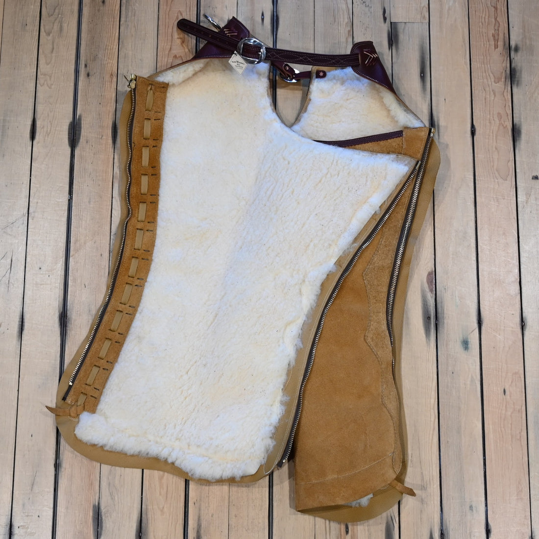 Rockin’ Y Saddlery rough-out leather Arizona work chaps with fleece lining, zipper closure, ring belt, and front pocket