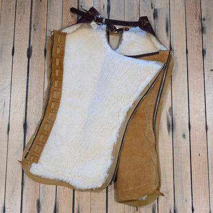 Rockin’ Y Saddlery rough-out leather Arizona work chaps with fleece lining, zipper closure, ring belt, and front pocket