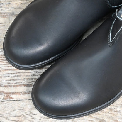 Blundstone Slip On Chelsea boot in premium black leather with elastic sides and pull tabs