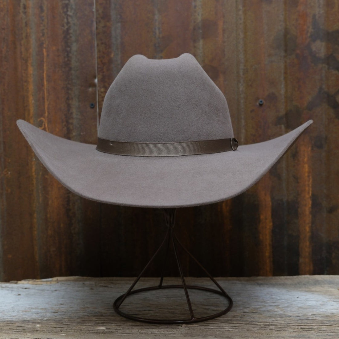 Serratelli 10X Cattleman Shovel Bound Edge with Ribbon in Nutmeg