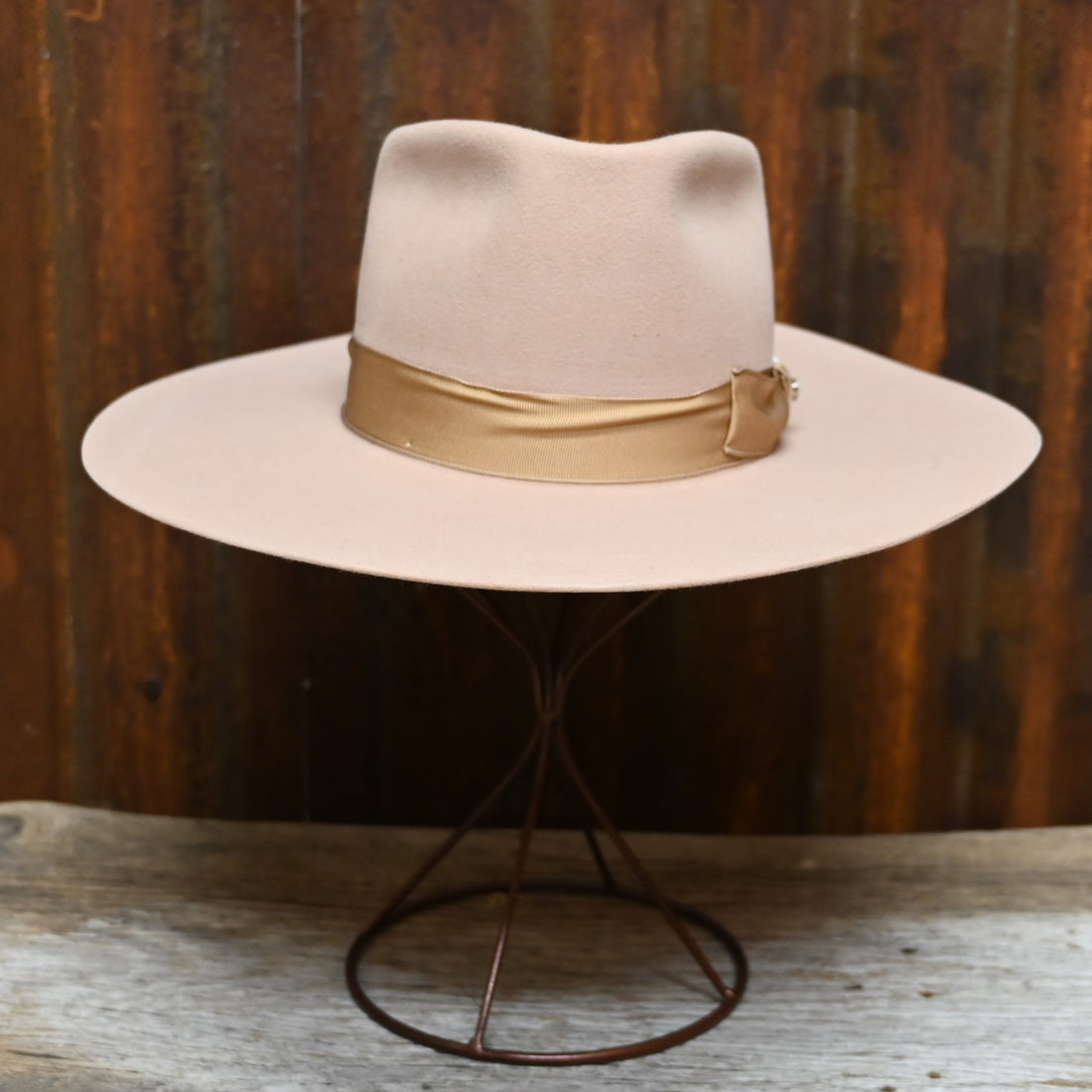 Tacchino Fashion Hat in Baby Pink