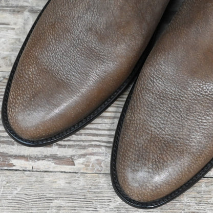 View of Stallion Men’s Zorro zip boot in brown bison with round toe