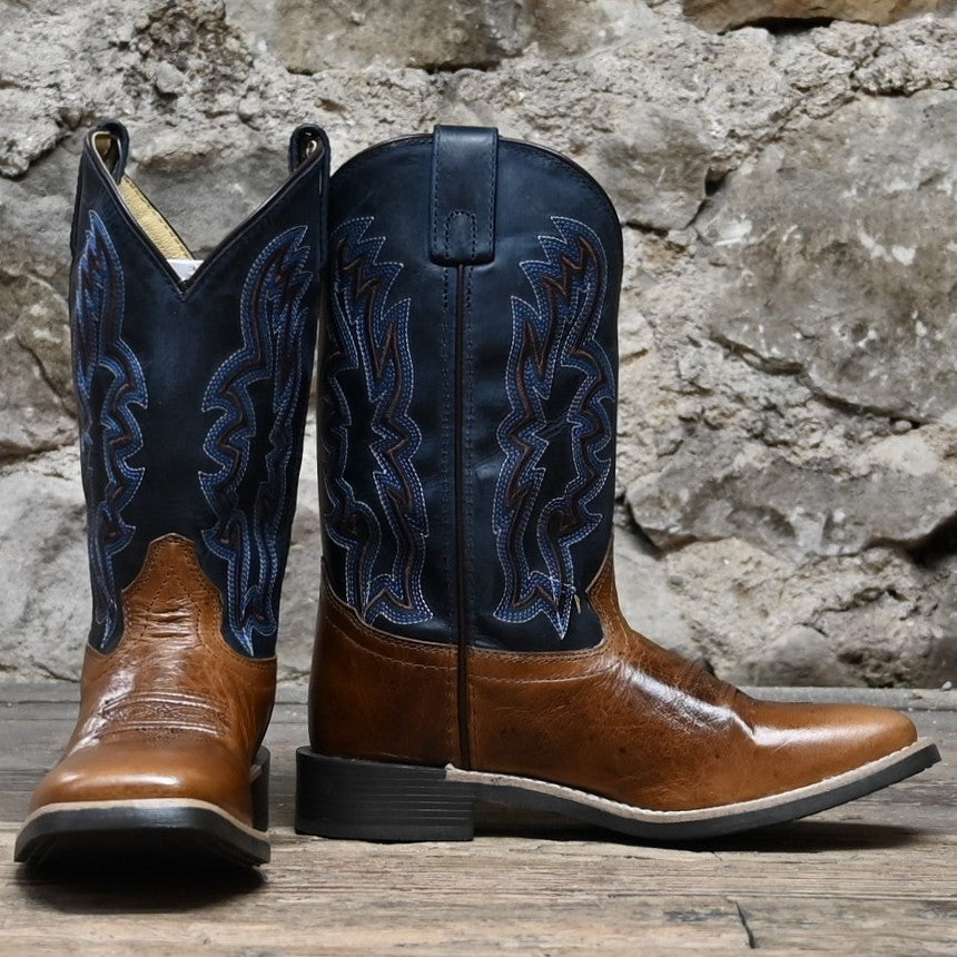 Smoky Mountain Rustler kids’ boot in brown waxed leather with navy shaft and square toe