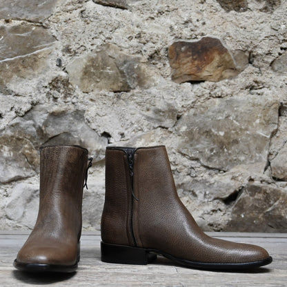 View of Stallion Men’s Zorro zip boot in brown bison with round toe