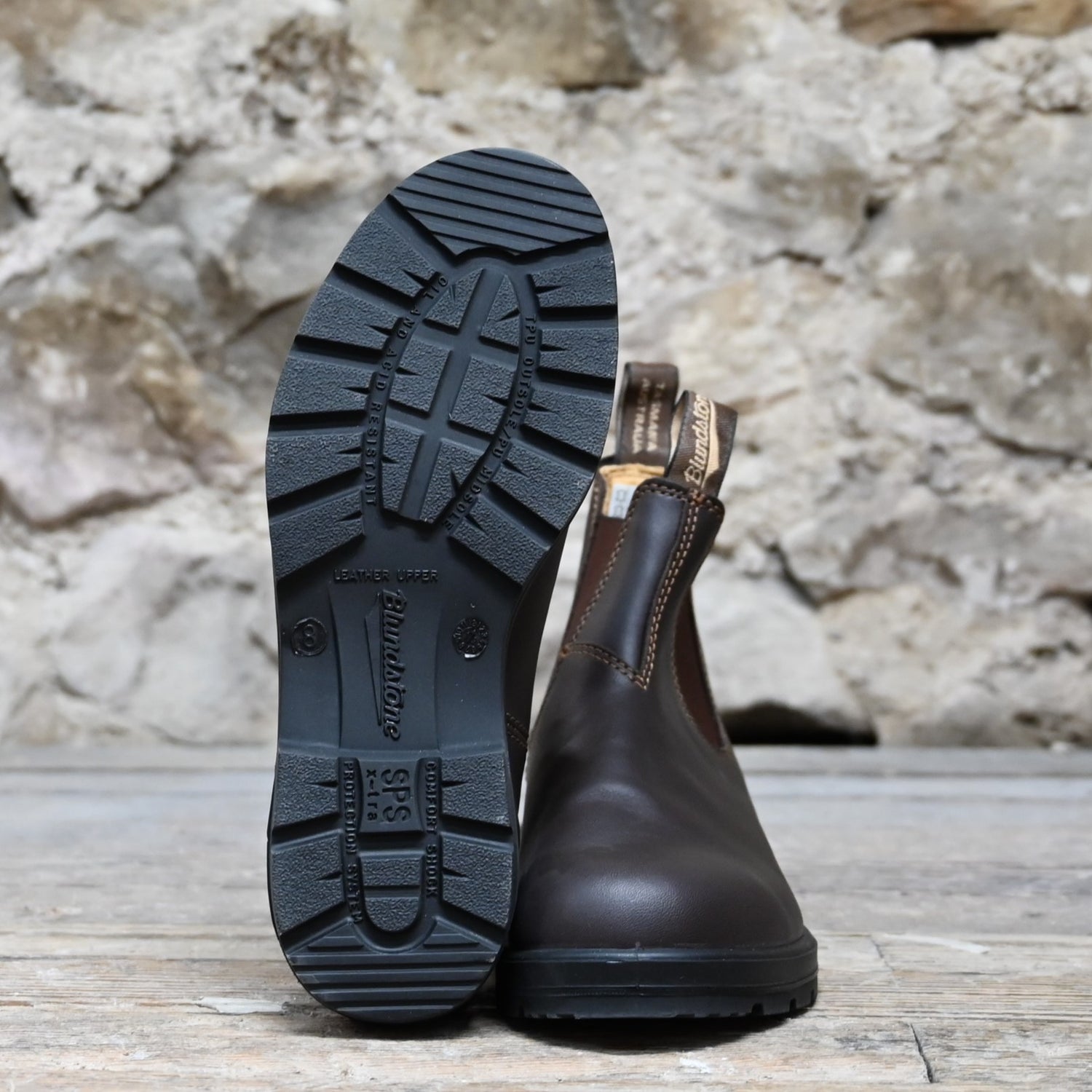 Blundstone Slip On Chelsea boot in walnut premium leather with elastic sides and pull tabs