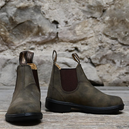 Youth Blundstone Slip On Chelsea boot in rustic brown leather with elastic sides and pull tabs