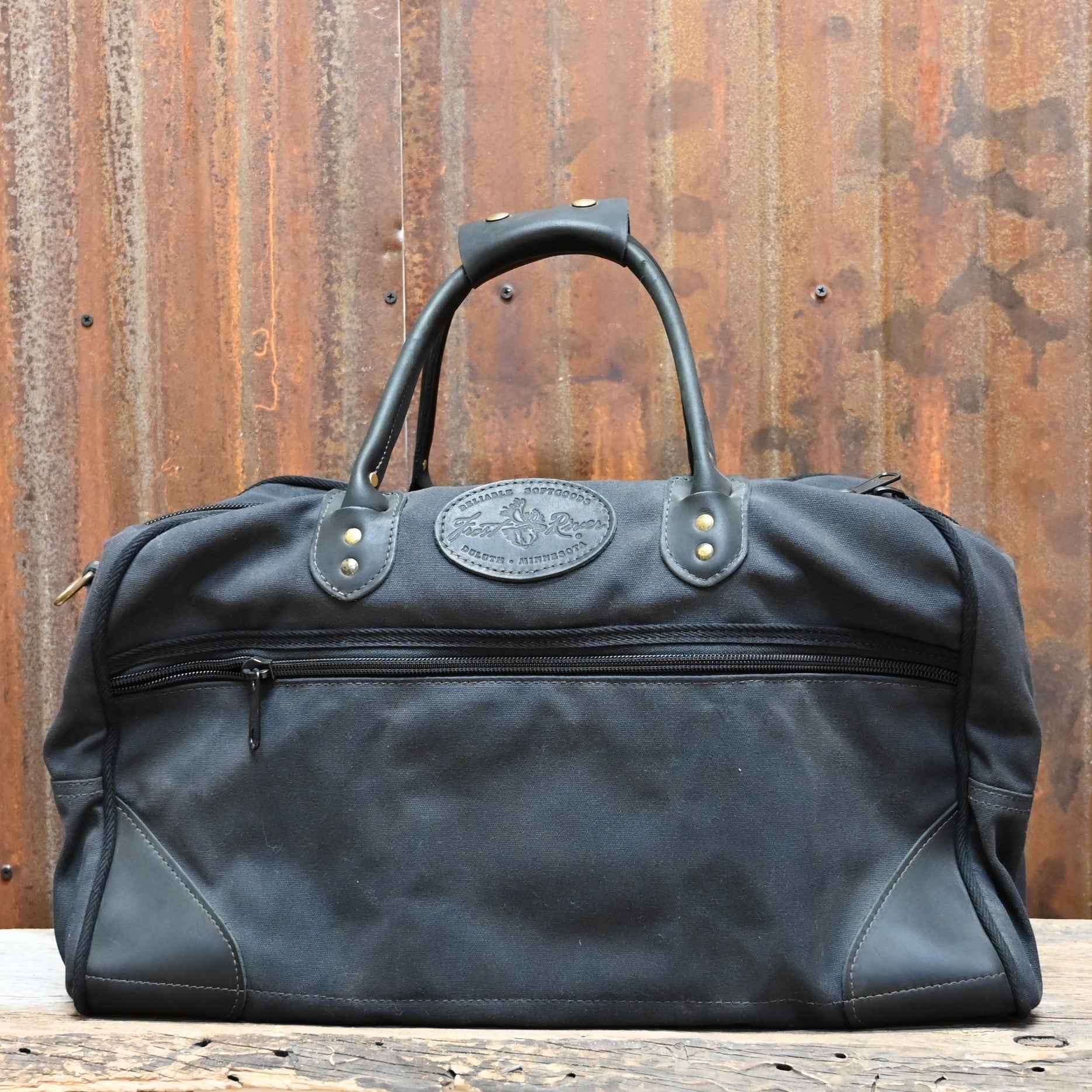 Frost River Curtis Carry On Flight Bag in Heritage Black – Atomic 79