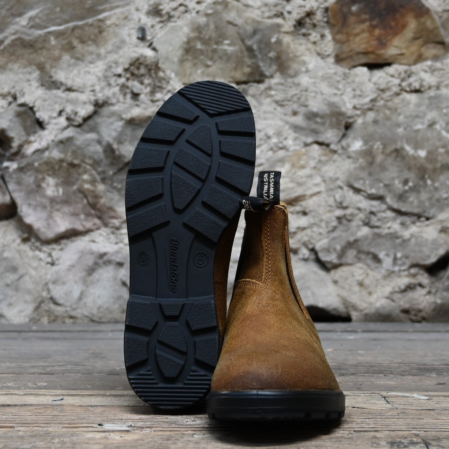 Blundstone Ladies Originals Chelsea boots in suede tobacco with elastic side panels and pull tabs