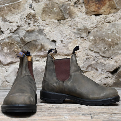 Blundstone Slip On waterproof Chelsea boot in rustic brown leather with Thinsulate lining and elastic side panels