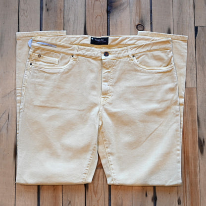Teleria Zed 5 Pocket Jeans in Cobra soft Italian light yellow denim with classic five-pocket design