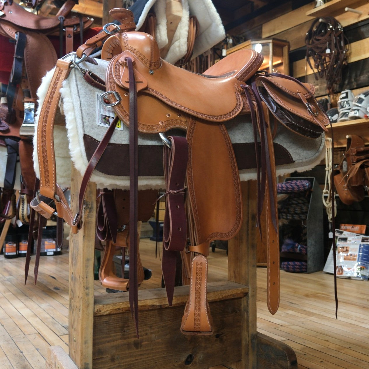 Deeter Custom Saddlery Lightweight Trail Saddle - 15"