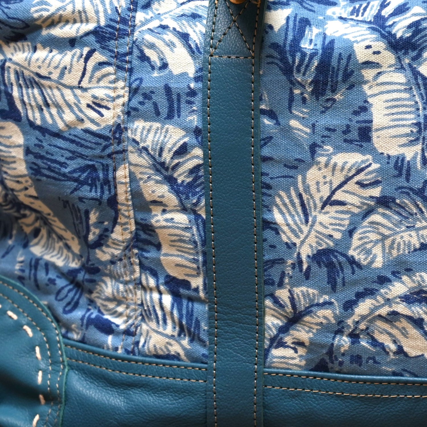 Myra Pinadora Traveller Bag in Blue Leather and Cotton view of detail