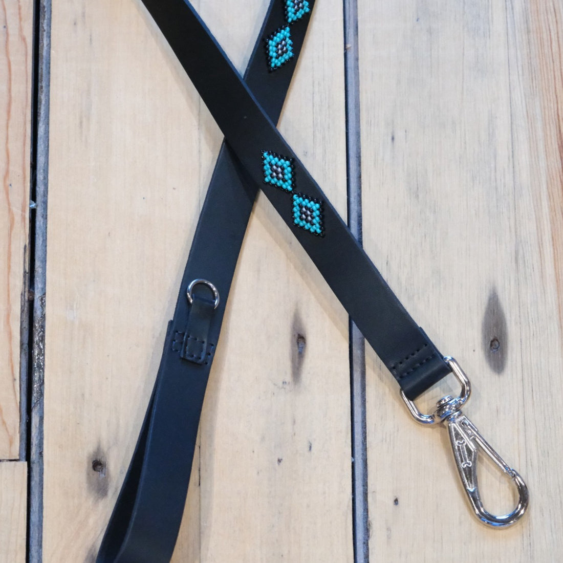Saint Barth Sambboho hand-beaded dog leash in black leather with blue and silver glass beads.