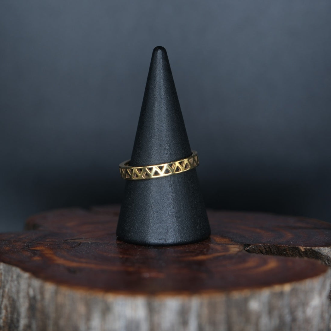 Ellie Thompson 18k Yellow Gold Zig-zag Ring - Size 8