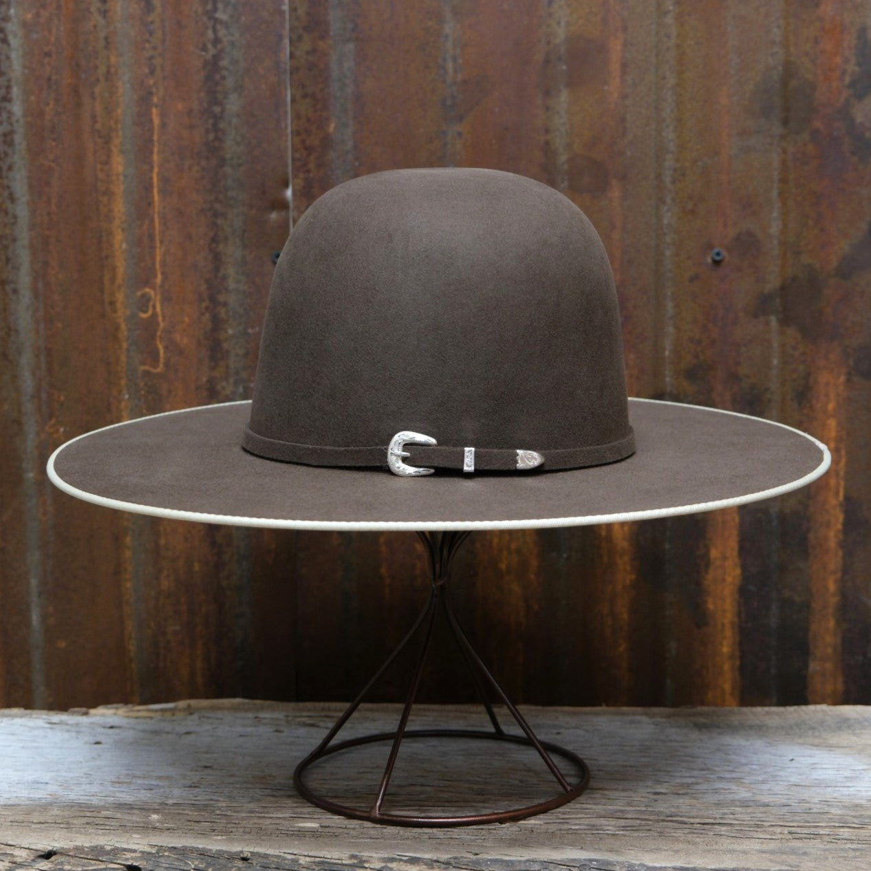 Serratelli 8X Liberty felt hat in Walnut with an open crown and 4" bound edge brim.