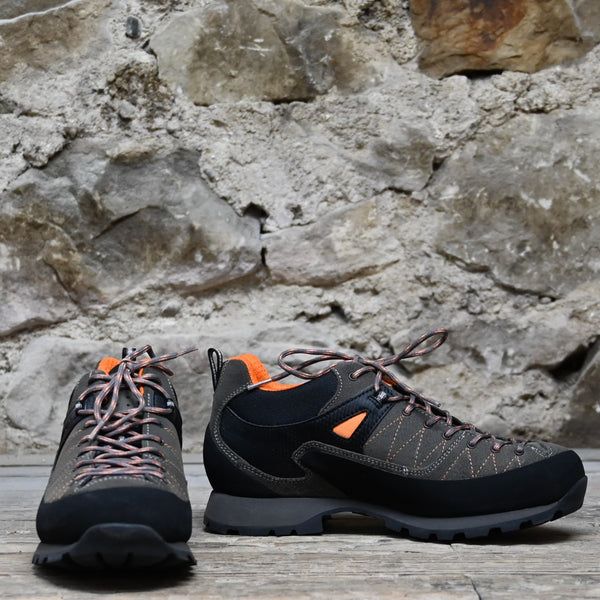 靴 Kentaro Kentaro Kabaya | @suicoke_official とコラボレーションしたシューズ