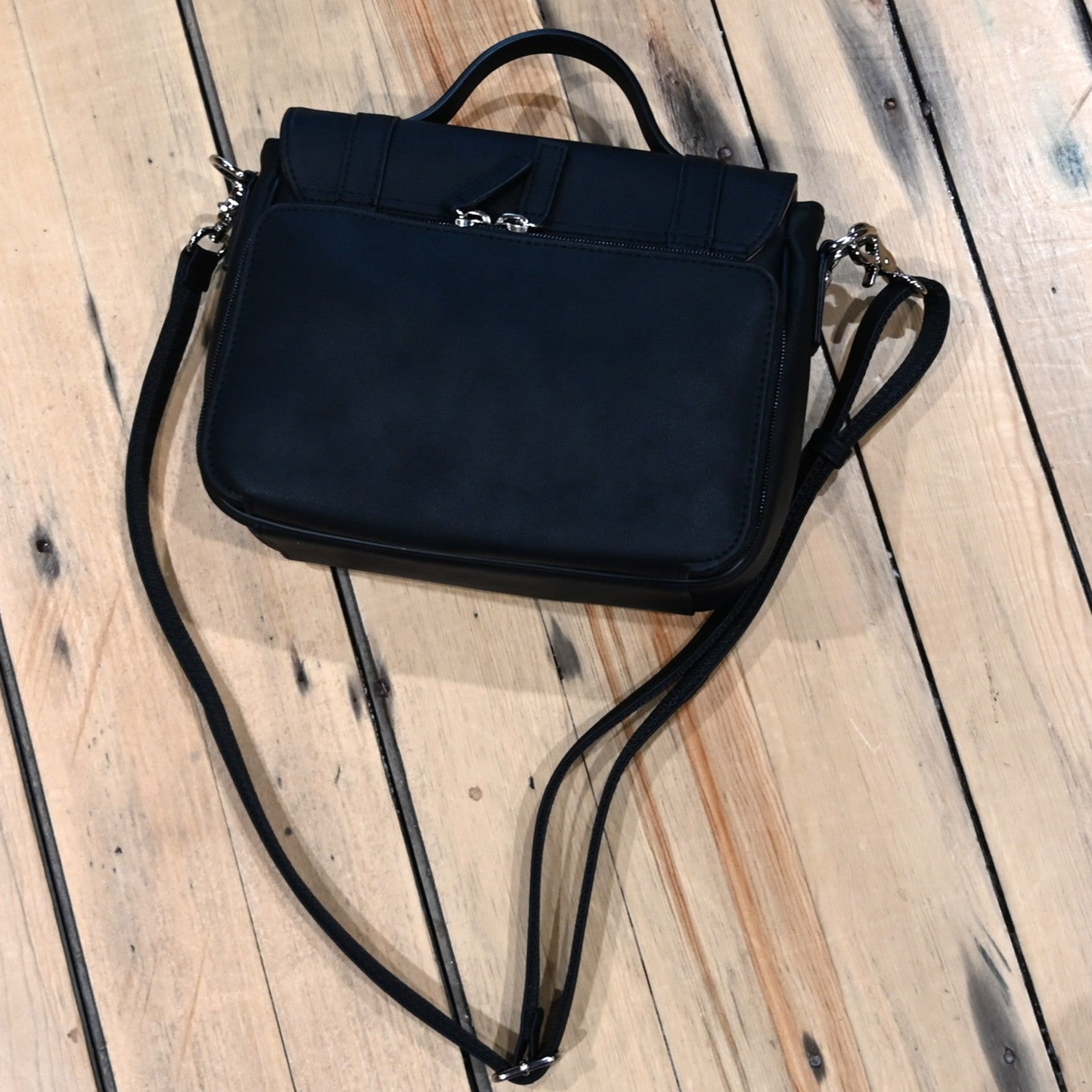 Black Gun Toten Mamas classic schoolgirl satchel crossbody conceal carry bag with toggle flap and adjustable strap