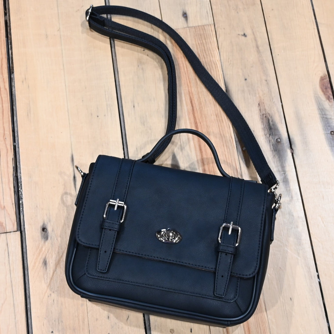 Black Gun Toten Mamas classic schoolgirl satchel crossbody conceal carry bag with toggle flap and adjustable strap