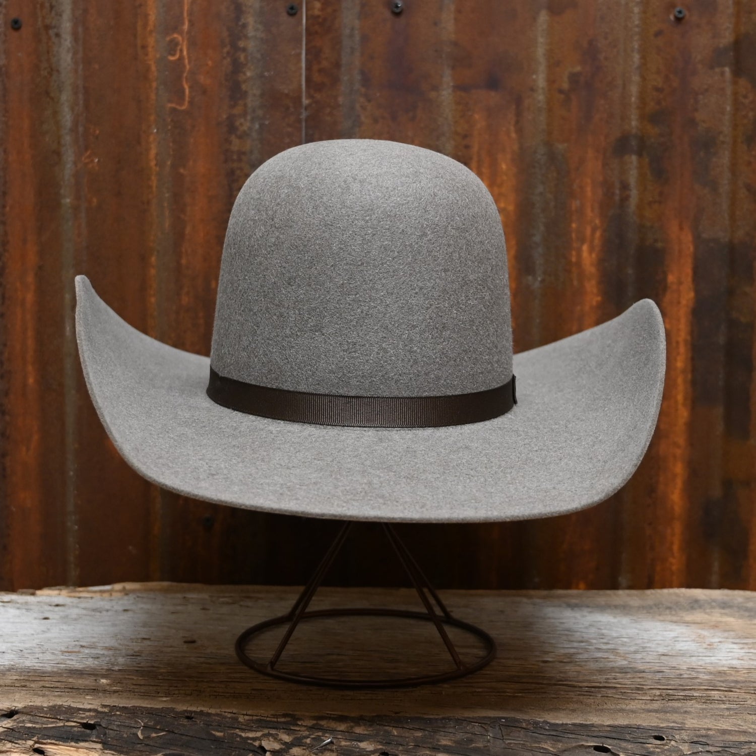 Serratelli 8x Open Crown Shovel in Dirt with Bound Edge