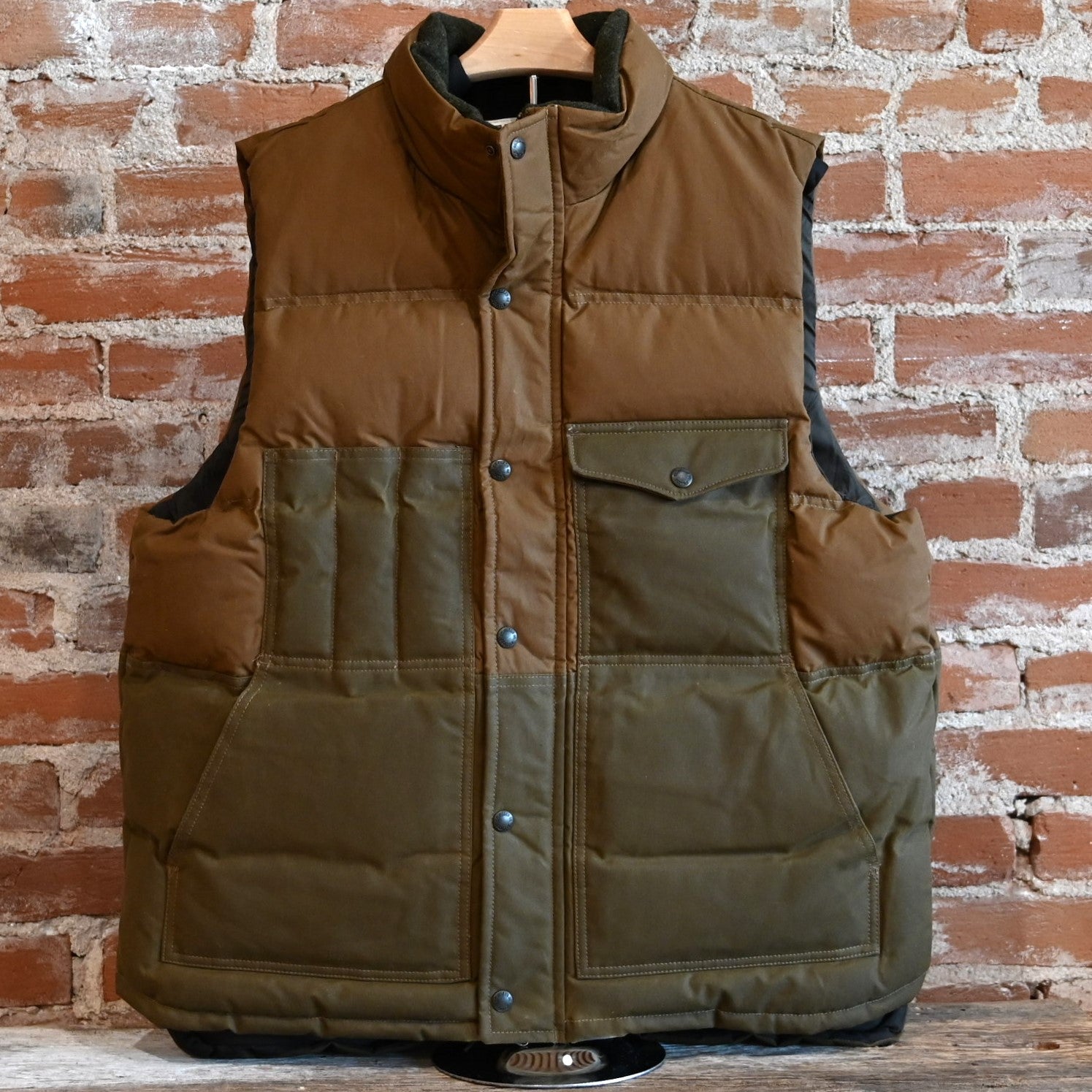 Filson Down Cruiser Vest – Dark Tan & Blue Coal – Atomic 79