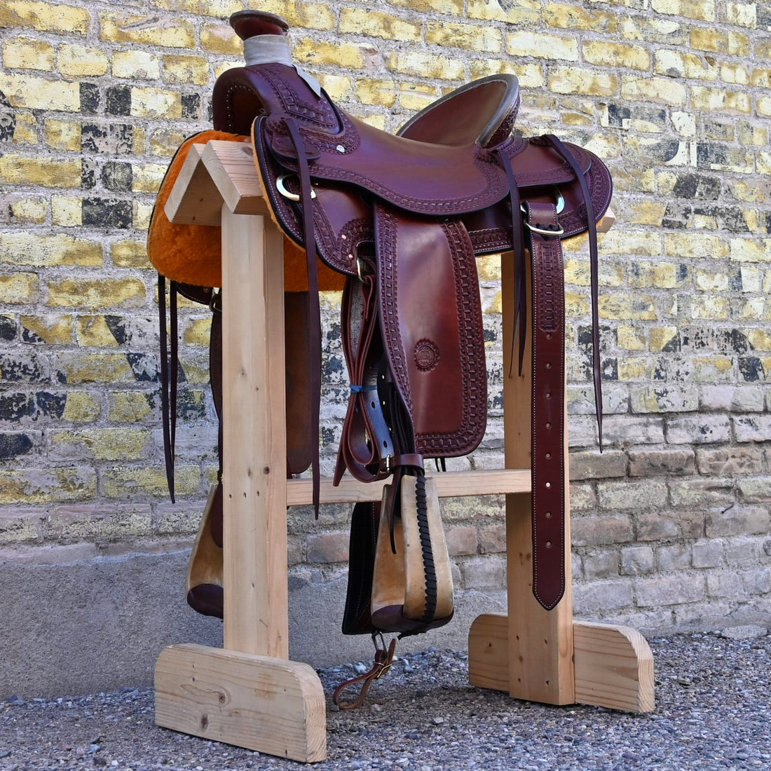 View of Billy Cook 15½&quot; Arbuckle Wade Saddle with waffle border tooling and 7/8 in-skirt rigging