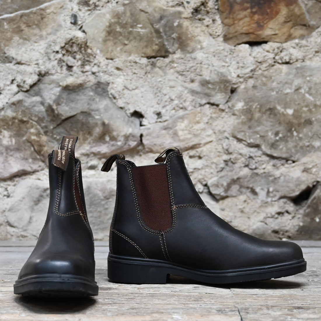 Blundstone Slip On dress Chelsea boot in stout brown leather with chisel toe and elastic sides
