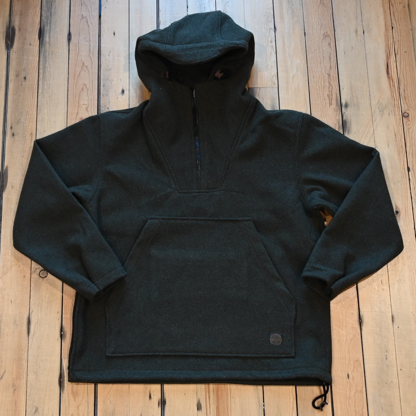 Filson Mackinaw Wool Anorak in forest green with hood and kangaroo pocket
