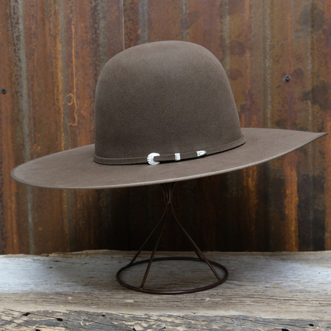 Serratelli 8X Phoenix felt hat in Walnut with an open crown.