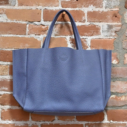 TOTE3LAV Bag -Lavanda view of bag hanging