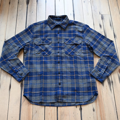 View of Pendleton men’s Burnside flannel shirt in navy and khaki plaid with square hem