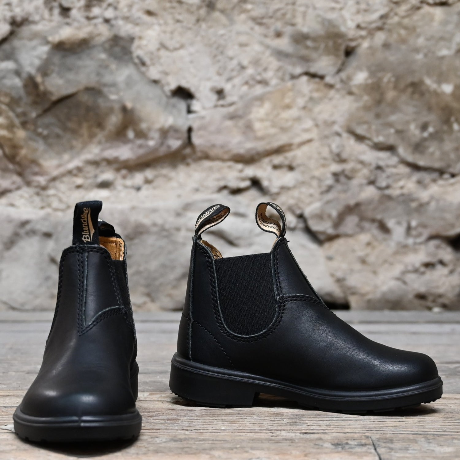 Youth Blundstone Slip On Chelsea boot in black leather with elastic side panels and pull tabs