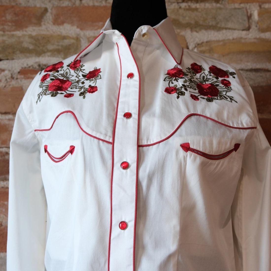 Ladies Vintage Ivory with Embroidered Red Roses